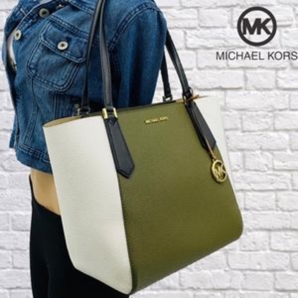 LAST DAY SALE Michael Kors Kimberly Leather Bag - Picture 2 of 7
